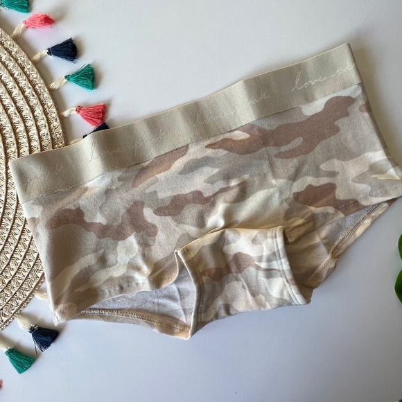 Victoria's Secret PINK Logo Boyshort Panty White Camo XS NEW - Picture 1 of 4